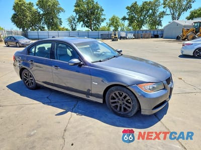 Czwarte zdjęcie samochodu z boku: 2007 BMW 328 I SULEV VIN:WBAVC53557FZ73011 - miniatura
