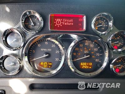 Zdjęcie 8 z 10 samochodu: 2019 PETERBILT 389 CAR HAULER TRUCK VIN:1NPXL49XXKD497544 - miniatura