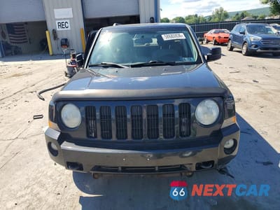 Piąte zdjęcie samochodu w środku: 2010 JEEP PATRIOT SPORT VIN:1J4NF1GB5AD623605 - miniatura