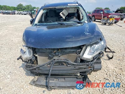 Piąte zdjęcie samochodu w środku: 2017 NISSAN ROGUE S VIN:JN8AT2MT3HW138432 - miniatura