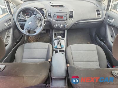 Zdjęcie 8 z 12 samochodu: 2017 KIA FORTE LX VIN:KNAFK5A87H5718209 - miniatura