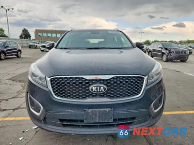 Piąte zdjęcie samochodu w środku: 2016 KIA SORENTO LX V6 VIN:5XYPGDA50GG135379 - miniatura