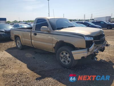 Czwarte zdjęcie samochodu z boku: 2006 CHEVROLET SILVERADO K1500 VIN:1GCEK14T16E122243 - miniatura