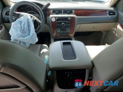 Zdjęcie 8 z 14 samochodu: 2009 CHEVROLET SUBURBAN K1500 LT VIN:1GNFK26369R269184 - miniatura