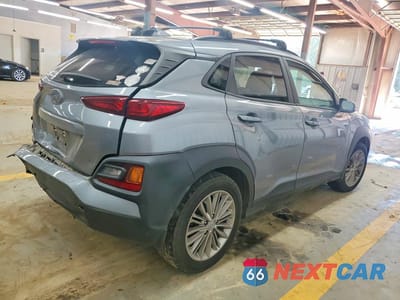 Trzecie zdjęcie samochodu z tyłu: 2021 HYUNDAI KONA SEL PLUS VIN:KM8K62AAXMU698265 - miniatura