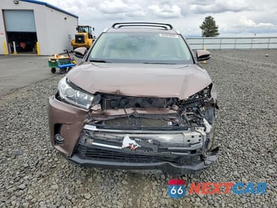 Piąte zdjęcie samochodu w środku: 2019 TOYOTA HIGHLANDER HYBRID LIMITED PLATINUM VIN:5TDDGRFH5KS056322 - miniatura