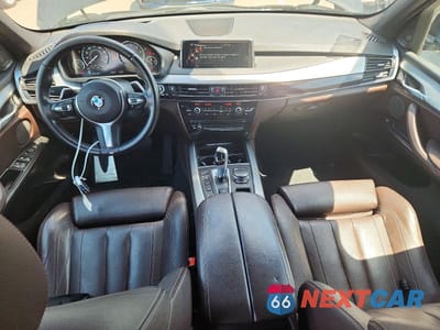 Zdjęcie 8 z 13 samochodu: 2016 BMW X5 XDR40E VIN:5UXKT0C5XG0S77254 - miniatura