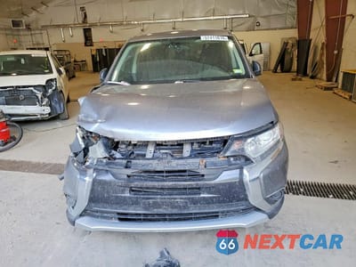 Piąte zdjęcie samochodu w środku: 2017 MITSUBISHI OUTLANDER ES VIN:JA4AZ2A3XHZ030459 - miniatura