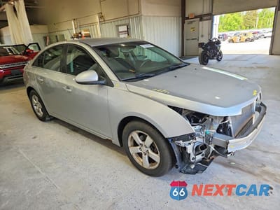 Czwarte zdjęcie samochodu z boku: 2013 CHEVROLET CRUZE LT VIN:1G1PC5SB2D7102973 - miniatura