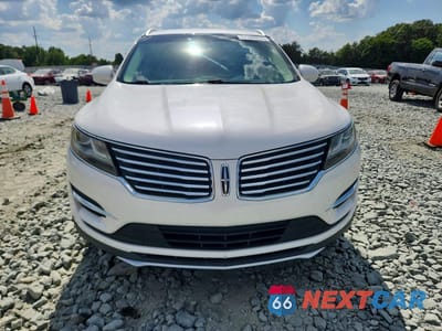 Piąte zdjęcie samochodu w środku: 2018 LINCOLN MKC PREMIERE VIN:5LMCJ1C95JUL14837 - miniatura