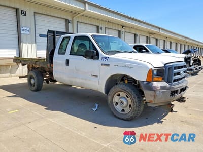 Czwarte zdjęcie samochodu z boku: 2007 FORD F350 SRW SUPER DUTY VIN:1FTWX31P77EB43933 - miniatura