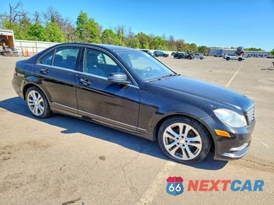 Czwarte zdjęcie samochodu z boku: 2013 MERCEDES-BENZ C 250 VIN:WDDGF4HB5DR273078 - miniatura