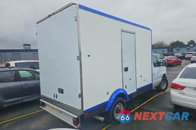 Czwarte zdjęcie samochodu z boku: 2024 FORD ECONOLINE E350 SUPER DUTY CUTAWAY VAN VIN:1FDWE3FN0RDD00655 - miniatura