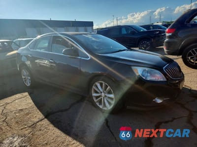 Czwarte zdjęcie samochodu z boku: 2013 BUICK VERANO VIN:1G4PP5SK6D4158990 - miniatura
