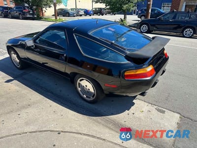 Trzecie zdjęcie samochodu z tyłu: 1987 PORSCHE 928 S-4 VIN:WP0JB0921HS861805 - miniatura