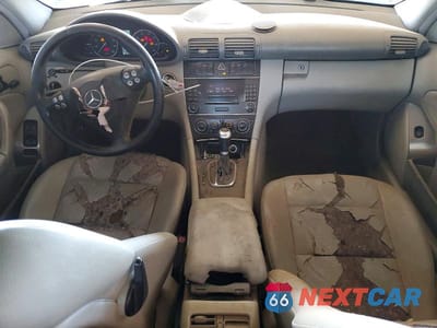 Zdjęcie 8 z 12 samochodu: 2005 MERCEDES-BENZ C 230K SPORT SEDAN VIN:WDBRF40J05F606701 - miniatura