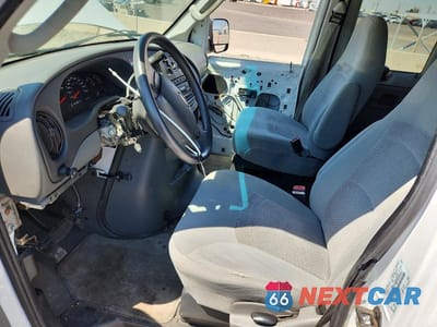 Zdjęcie 7 z 14 samochodu: 2006 FORD ECONOLINE E350 SUPER DUTY WAGON VIN:1FBNE31LX6HA61095 - miniatura