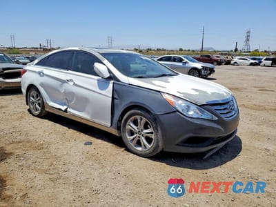Czwarte zdjęcie samochodu z boku: 2013 HYUNDAI SONATA LIMITED VIN:5NPEC4AC5DH639688 - miniatura