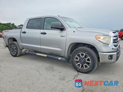 Czwarte zdjęcie samochodu z boku: 2017 TOYOTA TUNDRA SR5 VIN:5TFDY5F1XHX617240 - miniatura