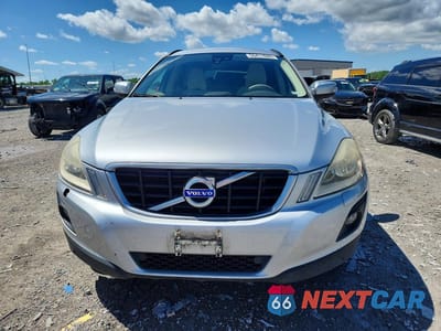 Piąte zdjęcie samochodu w środku: 2010 VOLVO XC60 VIN:YV4982DLXA2066526 - miniatura