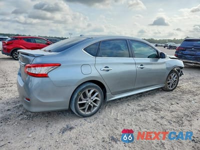 Trzecie zdjęcie samochodu z tyłu: 2014 NISSAN SENTRA SR VIN:3N1AB7AP2EY230612 - miniatura