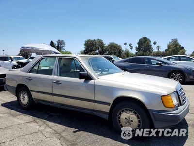 Czwarte zdjęcie samochodu z boku: 1988 MERCEDES-BENZ 300 E VIN:WDBEA30D2JA684874 - miniatura