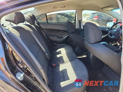 Zdjęcie 10 z 12 samochodu: 2016 KIA FORTE LX VIN:KNAFK4A61G5611146 - miniatura