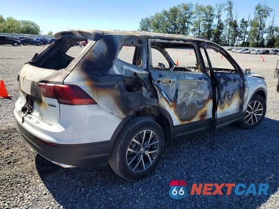 Trzecie zdjęcie samochodu z tyłu: 2019 VOLKSWAGEN TIGUAN SE VIN:3VV2B7AXXKM066189 - miniatura