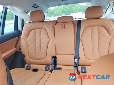 Zdjęcie 10 z 13 samochodu: 2025 BMW X7 XDRIVE40I VIN:5UX23EM02S9Z31149 - miniatura