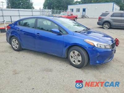 Czwarte zdjęcie samochodu z boku: 2017 KIA FORTE LX VIN:3KPFL4A77HE126556 - miniatura