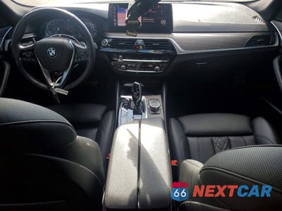 Zdjęcie 8 z 12 samochodu: 2022 BMW 530E VIN:WBA13AG00NCK20331 - miniatura