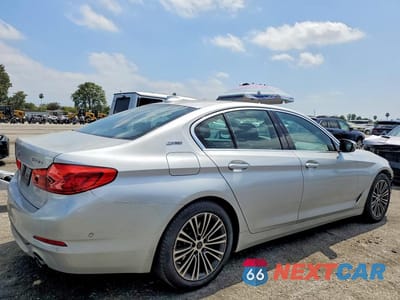 Trzecie zdjęcie samochodu z tyłu: 2019 BMW 530XE VIN:WBAJB1C56KB376248 - miniatura