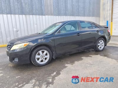 2010 TOYOTA CAMRY LE 4T4BF3EK2AR022824 - główne zdjęcie licytacji z USA - miniatura