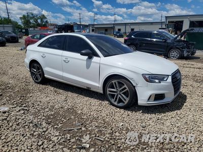 Czwarte zdjęcie samochodu z boku: 2018 AUDI A3 PREMIUM VIN:WAUB8GFFXJ1090188 - miniatura