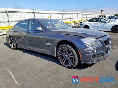 Czwarte zdjęcie samochodu z boku: 2014 BMW 750 I VIN:WBAYA8C57ED228323 - miniatura