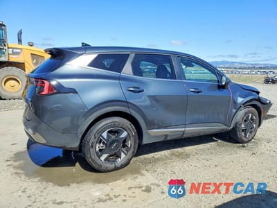 Trzecie zdjęcie samochodu z tyłu: 2026 KIA SPORTAGE LX VIN:KNDPUCDF0T7453338 - miniatura