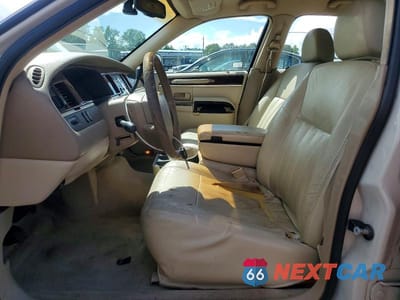 Zdjęcie 7 z 12 samochodu: 2006 LINCOLN TOWN CAR SIGNATURE VIN:1LNHM81V76Y626893 - miniatura