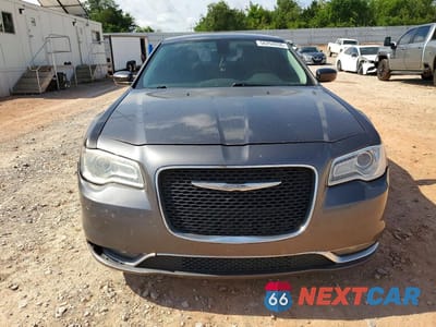 Piąte zdjęcie samochodu w środku: 2016 CHRYSLER 300 LIMITED VIN:2C3CCAAG2GH116767 - miniatura