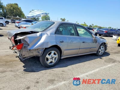 Trzecie zdjęcie samochodu z tyłu: 2000 HONDA ACCORD EX VIN:JHMCG6685YC005437 - miniatura