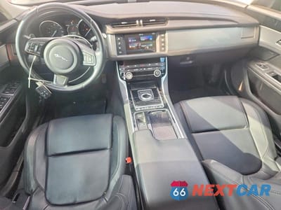 Zdjęcie 8 z 12 samochodu: 2017 JAGUAR XF PREMIUM VIN:SAJBD4BN4HCY46253 - miniatura
