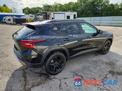 Trzecie zdjęcie samochodu z tyłu: 2024 CHEVROLET TRAX ACTIV VIN:KL77LKE21RC002456 - miniatura