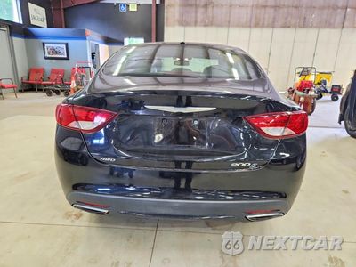 Zdjęcie 6 z 12 samochodu: 2015 CHRYSLER 200 S VIN:1C3CCCDG8FN540418 - miniatura
