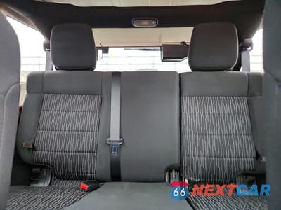 Zdjęcie 10 z 13 samochodu: 2012 JEEP WRANGLER UNLIMITED SAHARA VIN:1C4HJWEG2CL111886 - miniatura