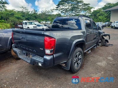 Trzecie zdjęcie samochodu z tyłu: 2017 TOYOTA TACOMA SR5 V6 VIN:3TMAZ5CNXHM028265 - miniatura