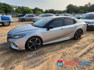 2018 TOYOTA CAMRY XSE 4T1B61HK9JU009322 - główne zdjęcie licytacji z USA - miniatura