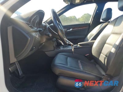 Zdjęcie 7 z 13 samochodu: 2010 MERCEDES-BENZ C 300 VIN:WDDGF5EB0AR107444 - miniatura