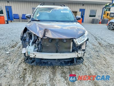 Piąte zdjęcie samochodu w środku: 2018 TOYOTA HIGHLANDER XLE VIN:5TDJZRFH2JS536278 - miniatura
