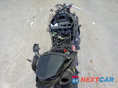 Zdjęcie 6 z 8 samochodu: 2013 YAMAHA YZFR1 VIN:JYARN23E1DA015243 - miniatura