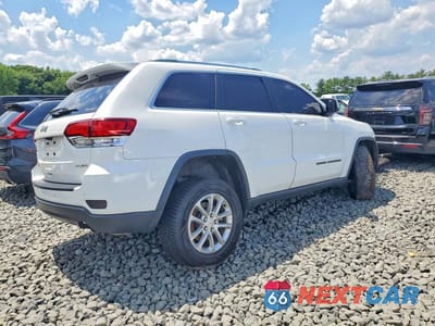 Trzecie zdjęcie samochodu z tyłu: 2021 JEEP GRAND CHEROKEE LAREDO VIN:1C4RJFAG6MC538239 - miniatura