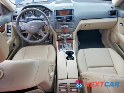 Zdjęcie 8 z 12 samochodu: 2009 MERCEDES-BENZ C 300 VIN:WDDGF54X69F234869 - miniatura